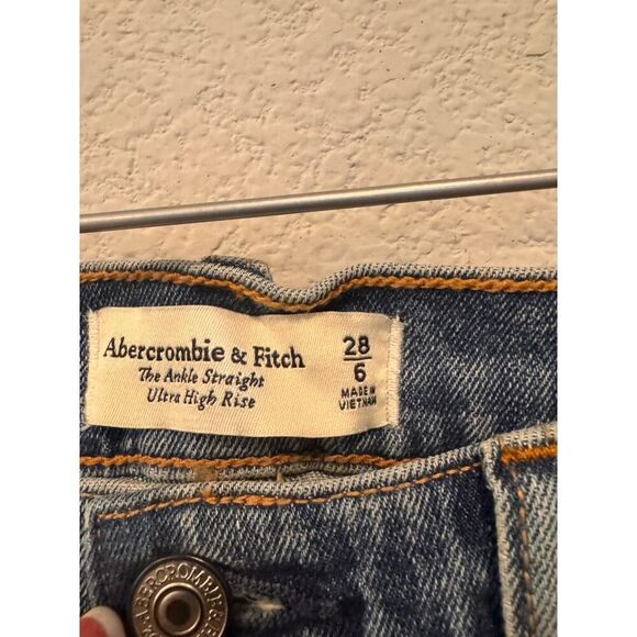 Abercrombie & Fitch Ultra High Rise Ankle Straight Jean 28/6 - Picture 3 of 3